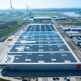 Distribitiecentrum met zonnepanelen